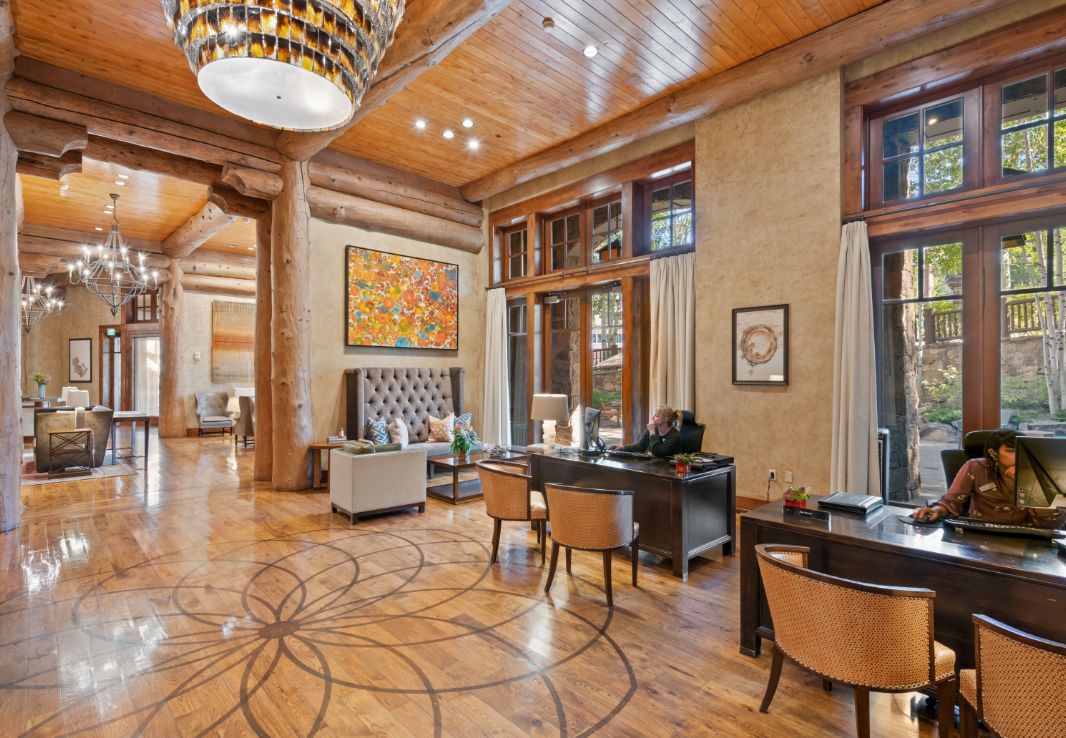 lobby-bg-0200_53231553827_o