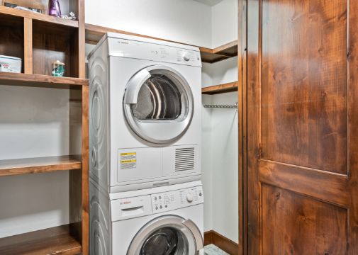 unit703-bg-0615_53231481412_o